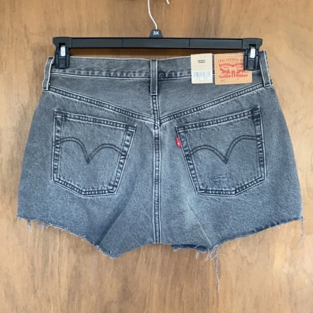 Relisted Levi’s distressed high rise 501 jean cotton cutoff denim short size 32 - Picture 4 of 17